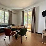 Tassigny A Parking Et Terrasse Apartmán *
