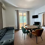 Tassigny A Parking Et Terrasse Fréjus