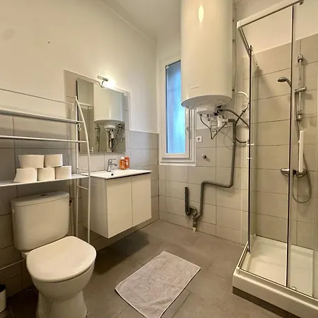 Tassigny A Parking Et Terrasse Apartamento