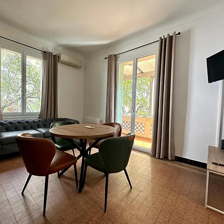 Tassigny A Parking Et Terrasse Apartamento *