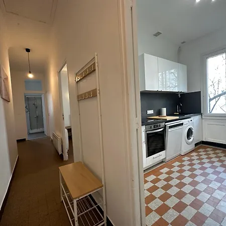 Tassigny A Parking Et Terrasse Apartamento