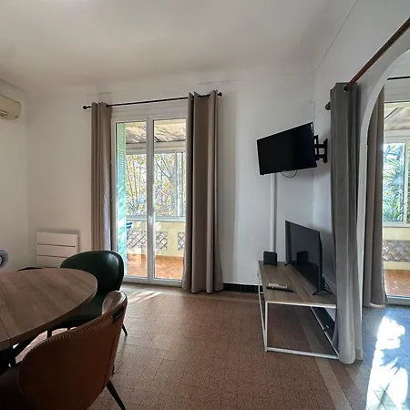 Tassigny A Parking Et Terrasse Apartamento *
