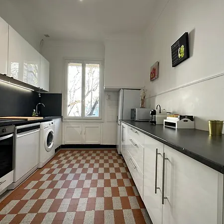 Tassigny A Parking Et Terrasse Apartamento Fréjus