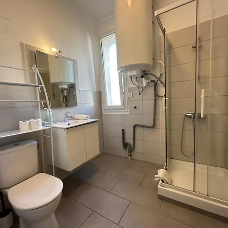 Tassigny A Parking Et Terrasse Apartamento *