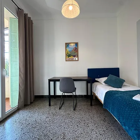 Tassigny A Parking Et Terrasse Apartamento
