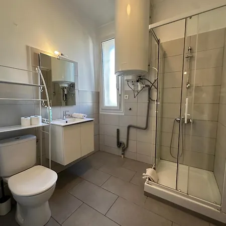 Tassigny A Parking Et Terrasse Apartamento *