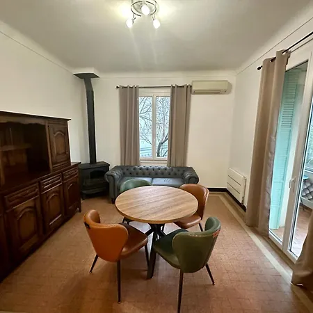 Tassigny à Parking Et Terrasse *