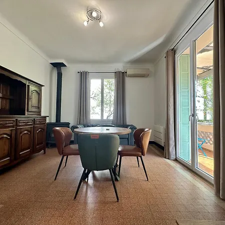 Tassigny à Parking Et Terrasse