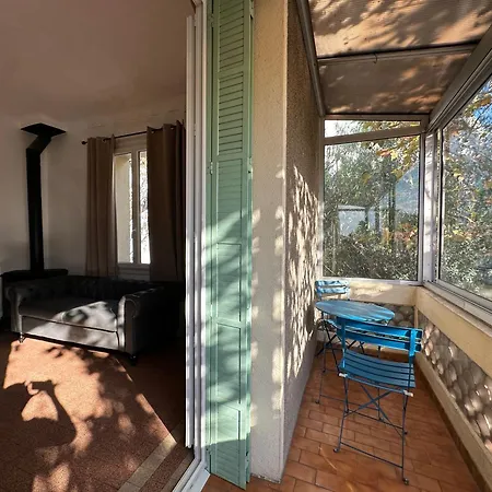 Tassigny à Parking Et Terrasse * Fréjus