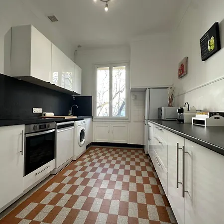 Tassigny A Parking Et Terrasse *