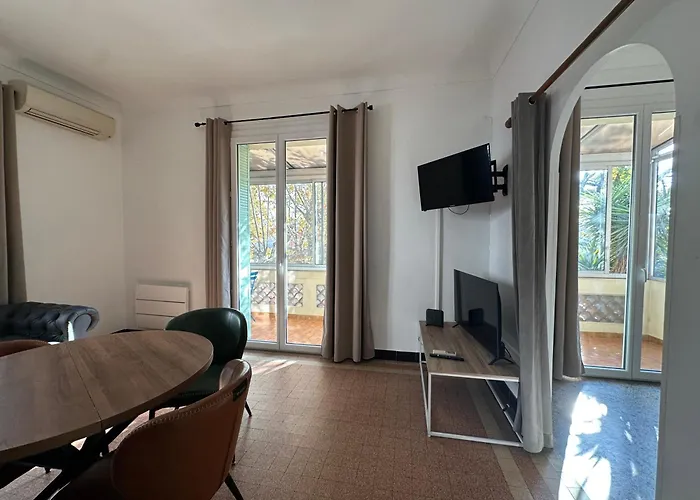 Tassigny A Parking Et Terrasse Apartment *